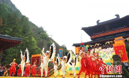 祭典在《龙腾仙都》的乐舞告祭中圆满结束 詹坚宇 摄